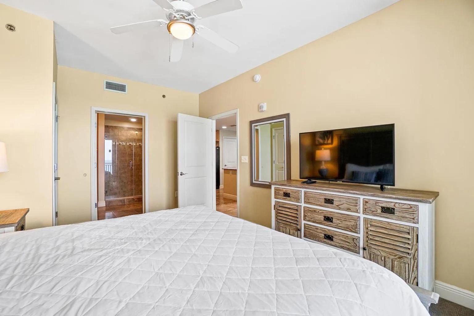 Holiday home Sterling Breeze 802 *